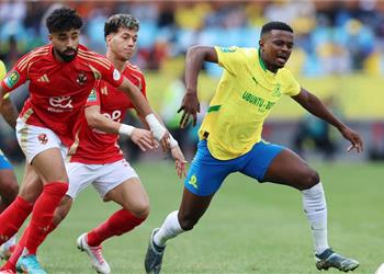 أسطورة كايزر تشيفز يشيد بـ ثنائي الأهلي ويكشف حظوظ تأهل صن داونز إلى نهائي دوري أبطال إفريقيا