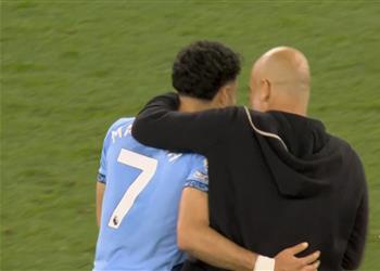 فيديو جوارديولا يلفت الأنظار بتصرفه مع مرموش بعد فوز مانشستر سيتي القاتل على أستون فيلا