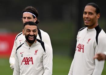 كاراجر يستشهد بـ دي بروين ويدافع عن تجديد عقد محمد صلاح مع ليفربول