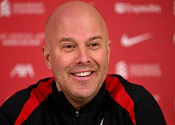 سلوت يربط برادلي بمصير أرنولد ويرد على شائعات عقد نونيز وموعد عودة جوميز