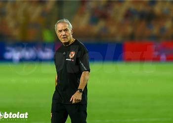 صورة جماهير الأهلي تقذف كولر بالزجاجات بعد توديع دوري أبطال إفريقيا