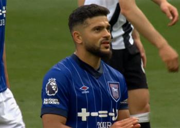 فيديو رد فعل سام مرسي تجاه الجماهير بعد هبوط إيبوسيتش تاون