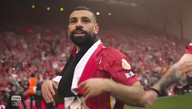 محمد صلاح يرفع علم مصر ويرقص مع جماهير ليفربول في ملعب انفيلد