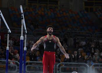 عمر العربي يتألق ويتوج بذهبية كأس العالم للجمباز الفني على جهاز المتوازي