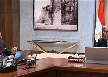 ميداليات ذهبية وتنظيم قاري أشرف صبحي يعرض على رئيس الوزراء حصاد الرياضة في أبريل