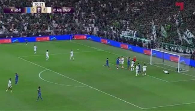 القائم يحرم الهلال من هدف امام الاهلي في نصف نهائي دوري ابطال اسيا