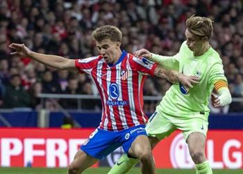 خلاف في برشلونة دي يونج يرفض أحلام الثلاثية
