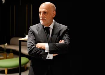 جولة جديدة رابطة الليجا ترفض الاستسلام لـ برشلونة وتتحرك ضد قرار تسجيل أولمو وفيكتور