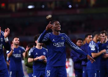 رجل مباراة آرسنال وباريس سان جيرمان في دوري أبطال أوروبا