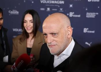 القرار سياسي تيباس يواصل التصعيد بشأن قيد أولمو وفيكتور في برشلونة