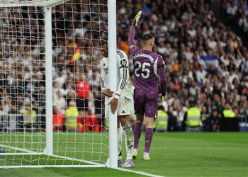 فيديو فالنسيا يفوز على ريال مدريد في الوقت القاتل وي قدم هدية ثمينة لـ برشلونة بالدوري الإسباني