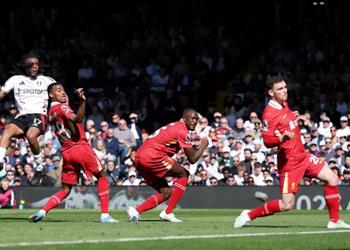 بأخطاء دفاعية فادحة أيوبي يسجل هدف فولهام الثاني أمام ليفربول فيديو