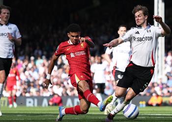 بأقدام البدلاء دياز يسجل هدف ليفربول الثاني أمام فولهام في الدوري الإنجليزي فيديو