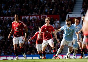 جاري نيفيل منتقد ا ديربي مانشستر يبدو وكأن اللاعبين سيتناولون عشاء مشوي ا مع ا