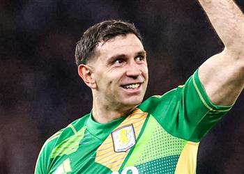 إيميليانو مارتينيز يستفز جمهور باريس سان جيرمان وإيمري يدافع