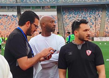 صور شيكابالا والمثلوثي يدعمان الزمالك من المدرجات في مواجهة ستيلينبوش