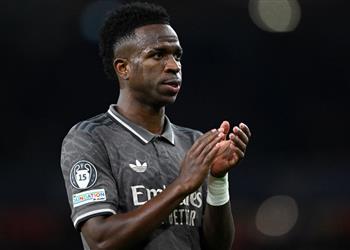 فينيسيوس يرفض رفع راية الاستسلام أمام آرسنال ويستشهد بتاريخ ريال مدريد