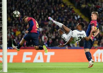 دومفريس إنتر ميلان أظهر وجهه الحقيقي أمام برشلونة