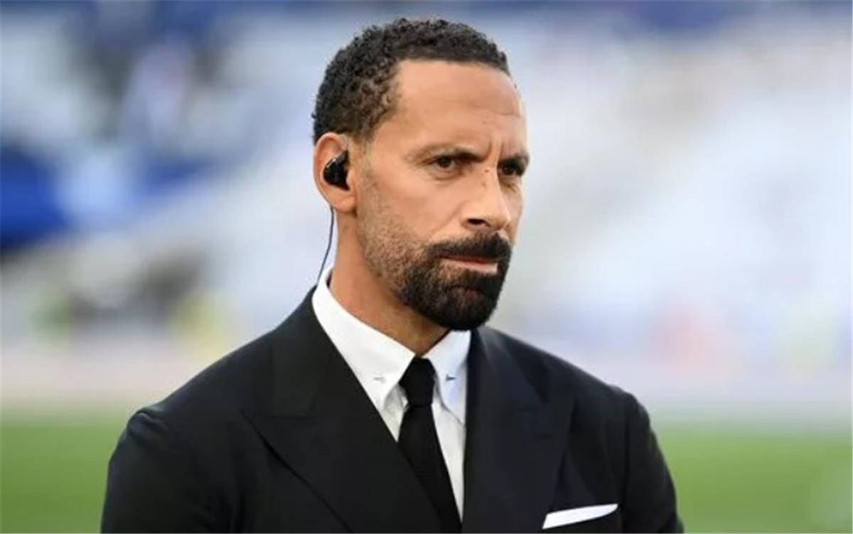 الحلم نيوز : ريو فيرديناند: يجب أن تذهب الكرة الذهبية للاعب برشلونة