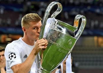 توني كروس تعاطفت مع إنتر ميلان ضد برشلونة وتفاجأت بأمر غريب في المباراتين