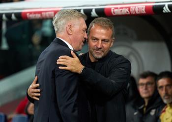 أنشيلوتي يستهزئ بـ برشلونة للهروب من الحديث عن مستقبله مع ريال مدريد