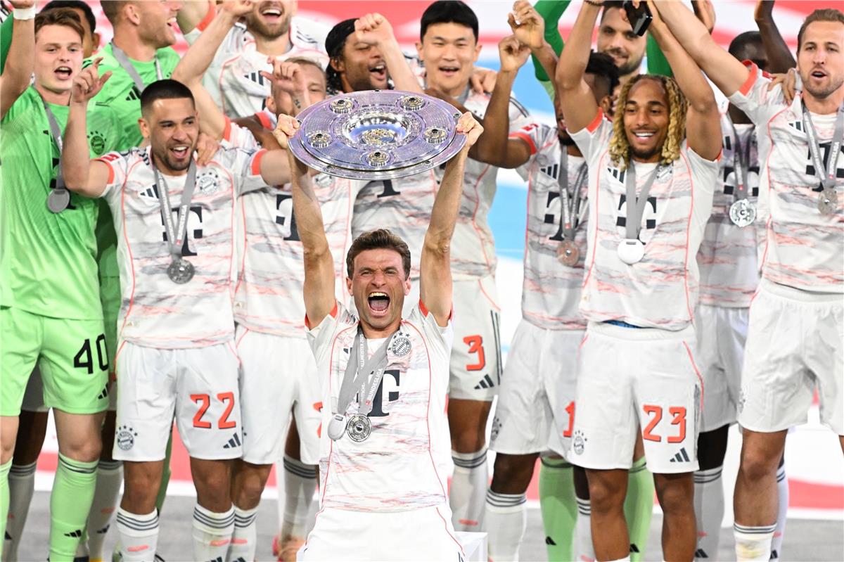 فيديو | في ليلة التتويج.. بايرن ميونخ يهزم مونشنجلادباخ بثنائية في الدوري الألماني