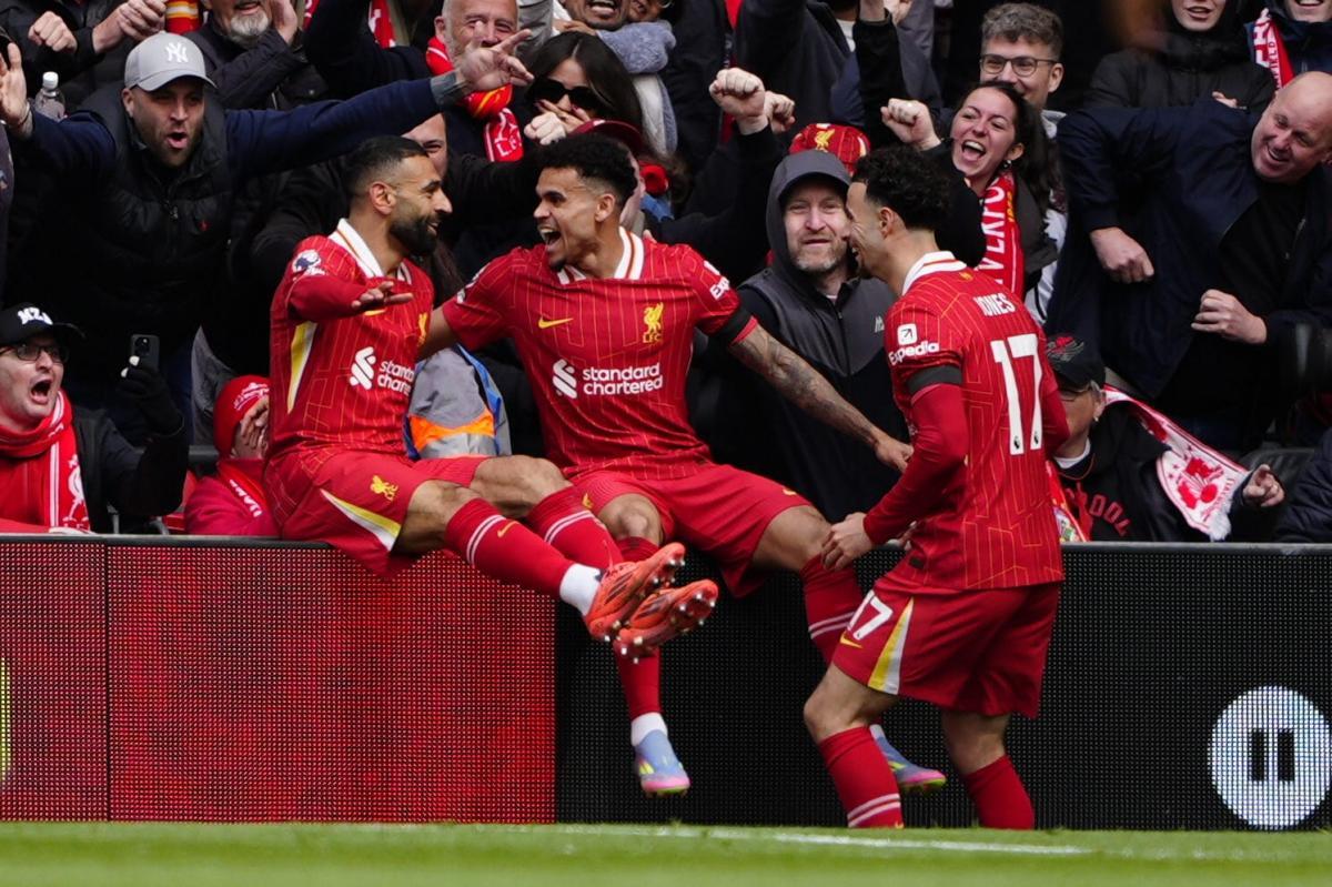 نيوز برو : فيديو | متفوقًا على محمد صلاح.. ليفربول يعلن عن أفضل هدف في شهر أبريل