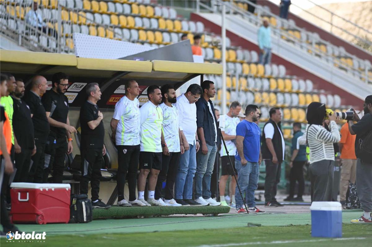 الحلم نيوز : أيمن الرمادي يعتذر لجماهير الزمالك بعد الهزيمة أمام بيراميدز.. ويصرح: لدي سيناريوهين للفترة المقبلة