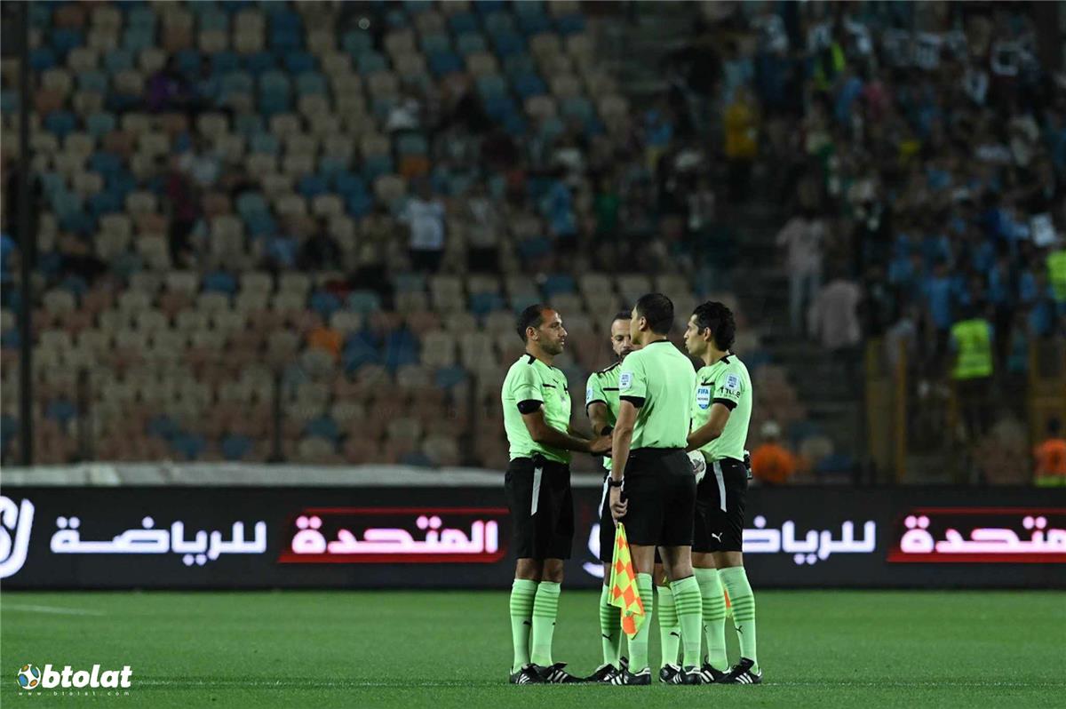 نيوز برو : خاص | تفاصيل واقعة الجماهير مع حكم مباراة الزمالك وبيراميدز