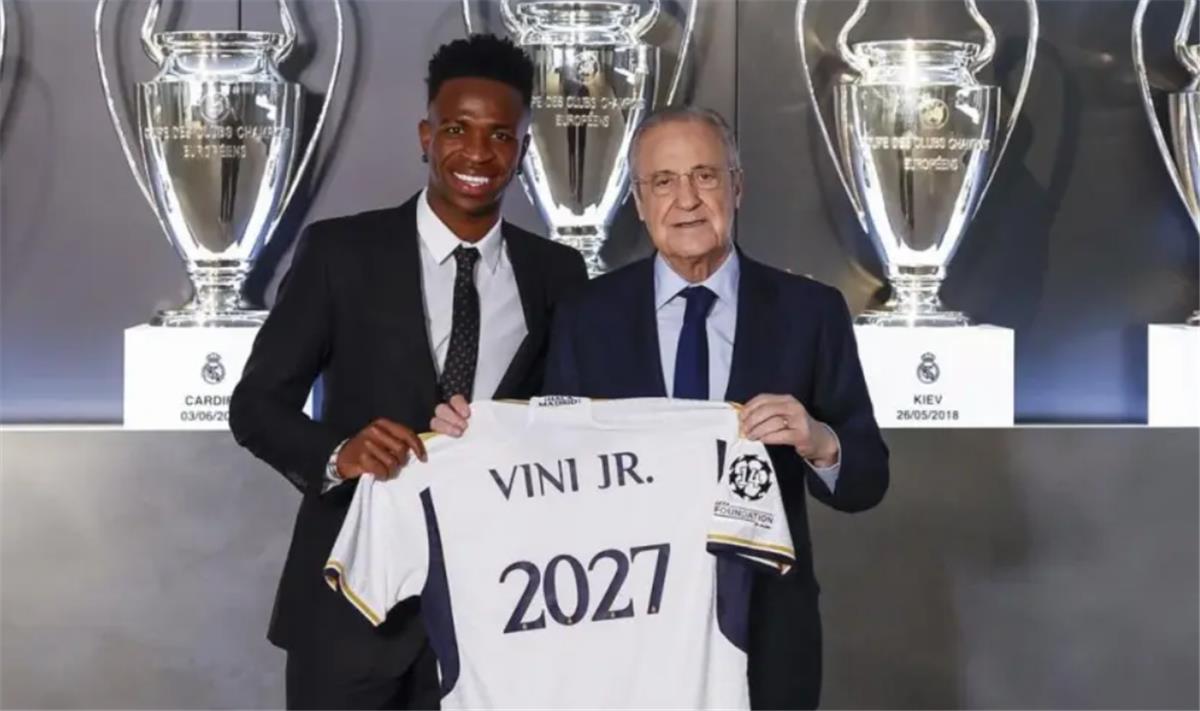 الحلم نيوز : فينيسيوس يستخدم عرضًا وهميًا لرفع راتبه مع ريال مدريد.. واستياء الأخير