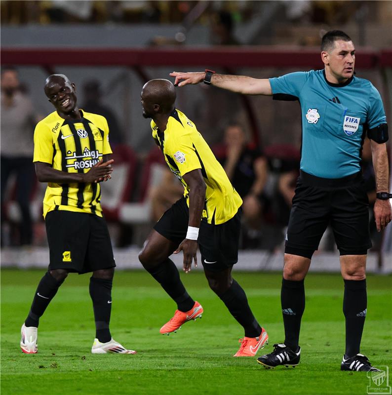 نيوز برو : الاتحاد يفوز على الرائد بثلاثية ويتوج بطلاً لـ دوري روشن السعودي