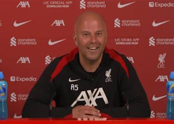 سلوت يرد على أنباء تعاقد ليفربول مع نجم باير ليفركوزن