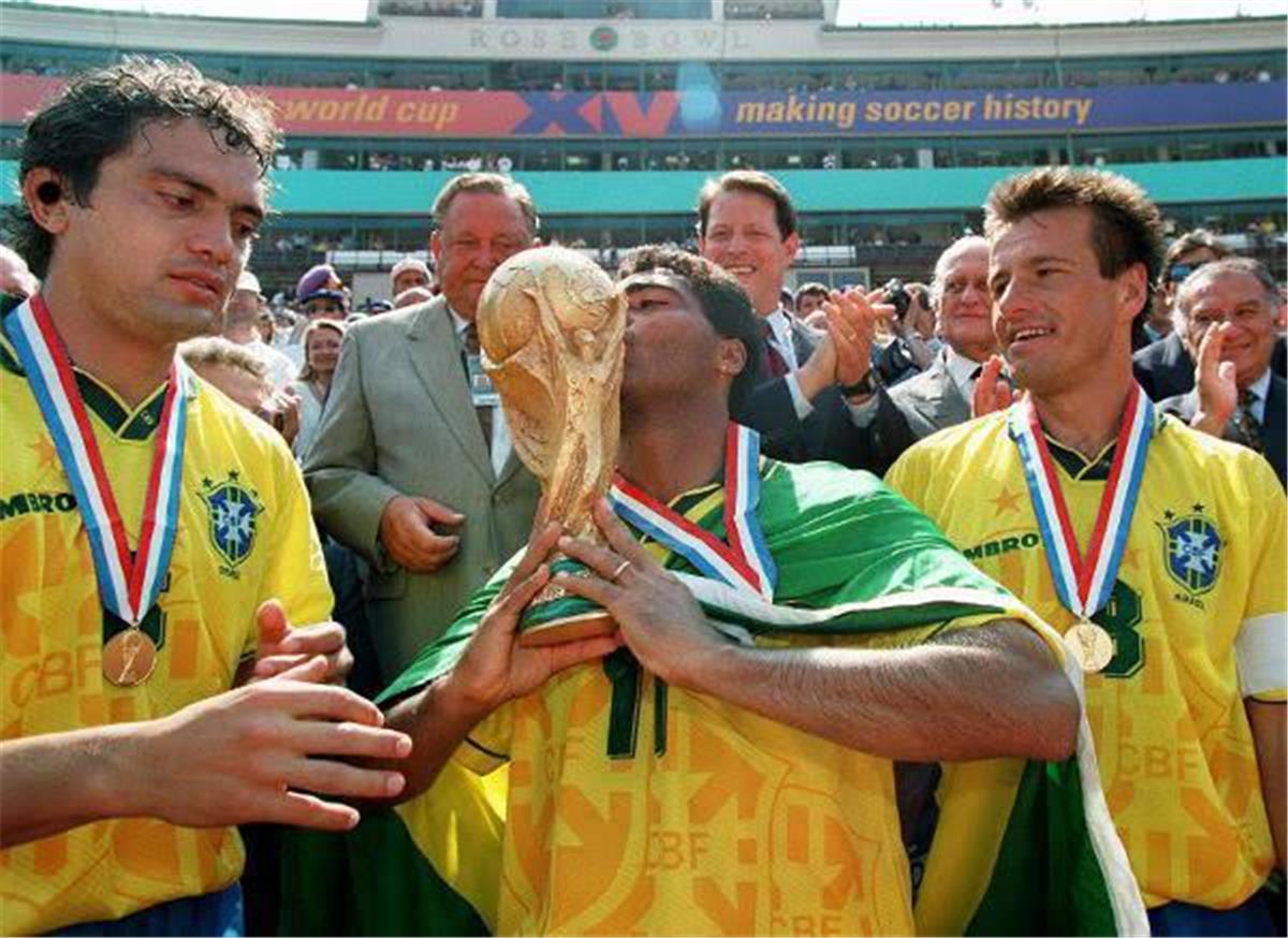 نيوز برو : نجم منتخب البرازيل السابق يقود بعثة السامبا للمشاركة في دورة خوفو