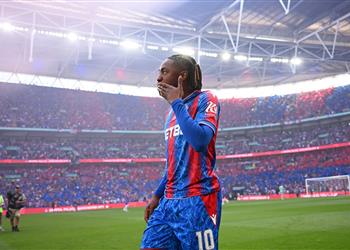 فيديو إيزي يسجل هدف كريستال بالاس الأول أمام مانشستر سيتي