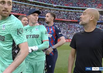 جوارديولا يرفض مصافحة هندرسون بعد نهاية المباراة والحارس يعلق