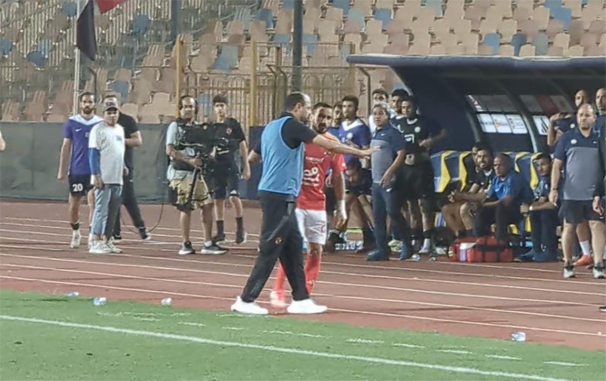 الحلم نيوز : جماهير الأهلي تهاجم عماد النحاس بعد تصرفه الغريب مع علي معلول في مباراة البنك الأهلي