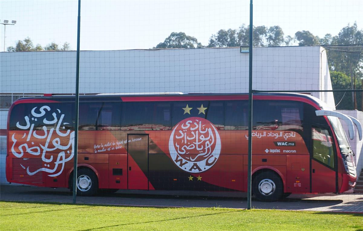 الحلم نيوز : مزاد علني في بنجلون.. مؤيد اللافي يحجز على حافلة الوداد المغربي بسبب مستحقات مالية