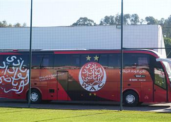 مزاد علني في بنجلون مؤيد اللافي يحجز على حافلة الوداد المغربي بسبب مستحقات مالية