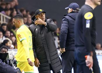 نانت يدرس قرار ا مفاجئ ا بشأن مدربه بعد البقاء في الدوري الفرنسي