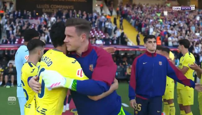 ممر شرفي من لاعبي  فياريال  للاعبي برشلونة بالدوري الاسباني