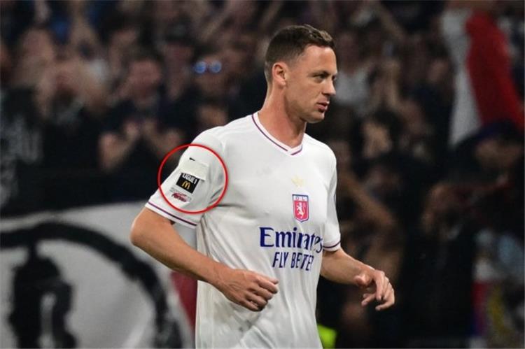 نيمانيا ماتيتش لاعب وسط ليون