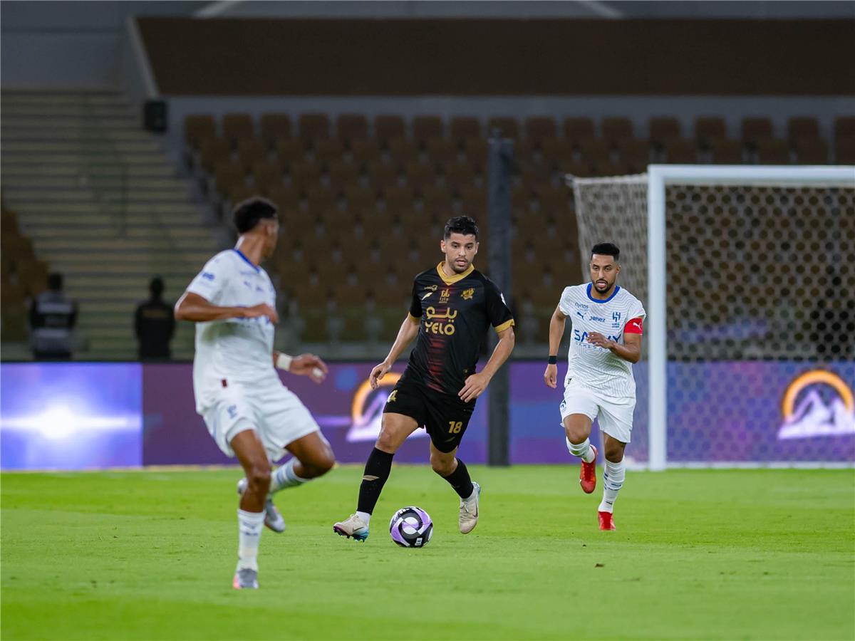 نيوز برو : الهلال يخطف تعادلاً قاتلاً من الوحدة في الدوري السعودي