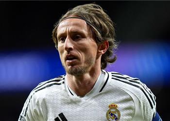 تعويض ا لرحيل مودريتش ريال مدريد يفاوض زميل عمر مرموش في فرانكفورت