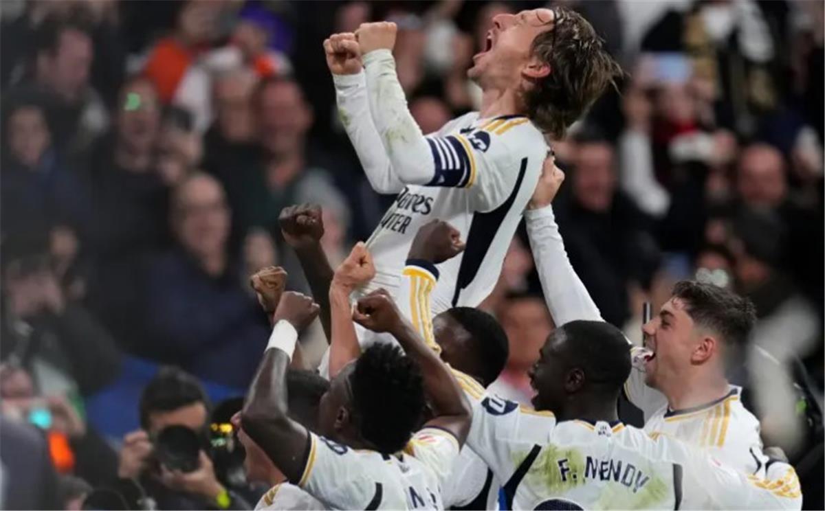 الحلم نيوز : فينيسيوس وبيلينجهام وجولر.. لاعبو ريال مدريد يودعون لوكا مودريتش: أسطورة حية