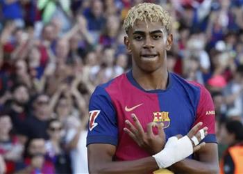 وكيل لامين يامال يحسم موقفه من تجديد عقده مع برشلونة