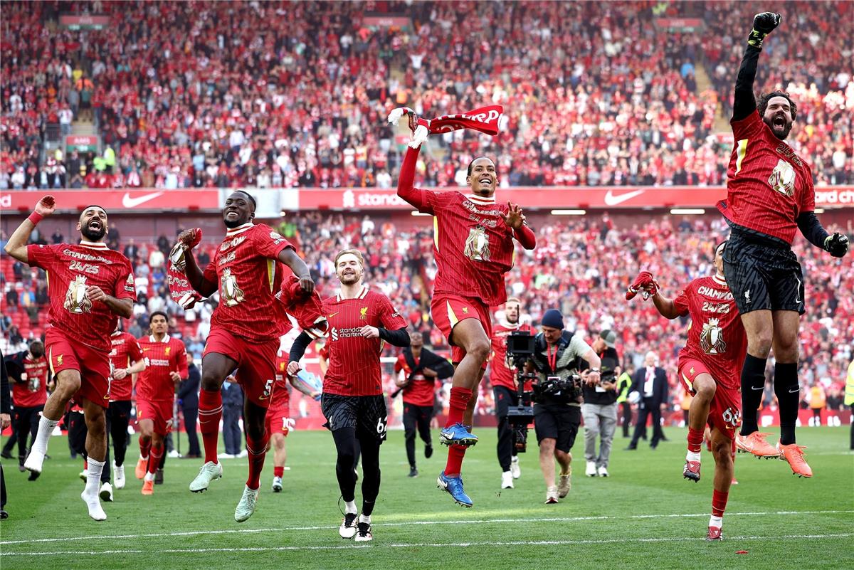 نيوز برو : ليفربول يوضح تفاصيل تسلم كأس الدوري الإنجليزي 2024/25.. وامتياز مرتقب لـ محمد صلاح