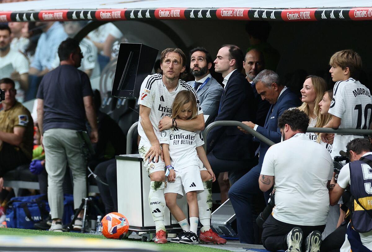 الحلم نيوز : مودريتش مودعًا جماهير ريال مدريد في برنابيو: ابتسموا