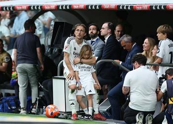 مودريتش مودع ا جماهير ريال مدريد في برنابيو ابتسموا