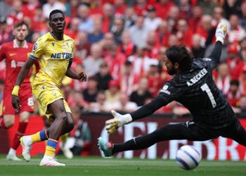 فيديو إسماعيلا سار يسجل هدف كريستال بالاس الأول أمام ليفربول