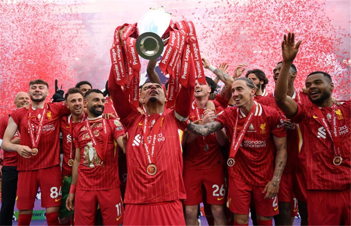 الحلم نيوز : فيديو | أمام أنظار كلوب.. محمد صلاح يتوج رسميًا مع ليفربول بكأس الدوري الإنجليزي